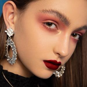 严鸿化妆培训学校