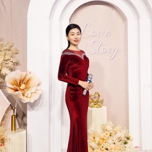 主持人李飒（开口成金）