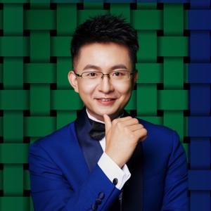 主持人王威（村长）