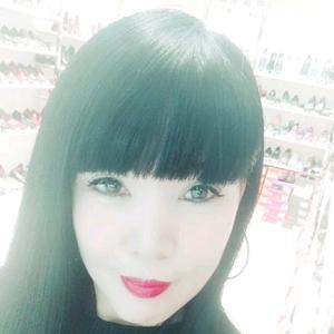 大美新疆黑衣女