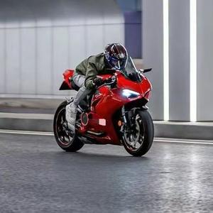 机车轮子哥 飙骑机车