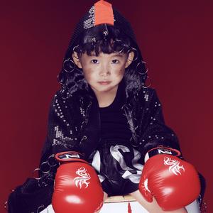 易烊昱华陪伴站